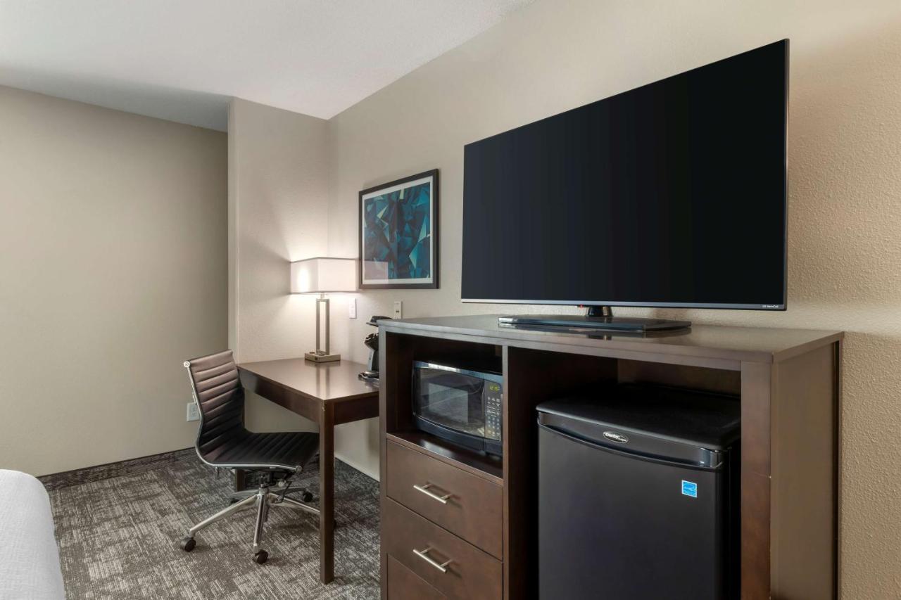 Best Western Watertown Inn & Suites Zewnętrze zdjęcie