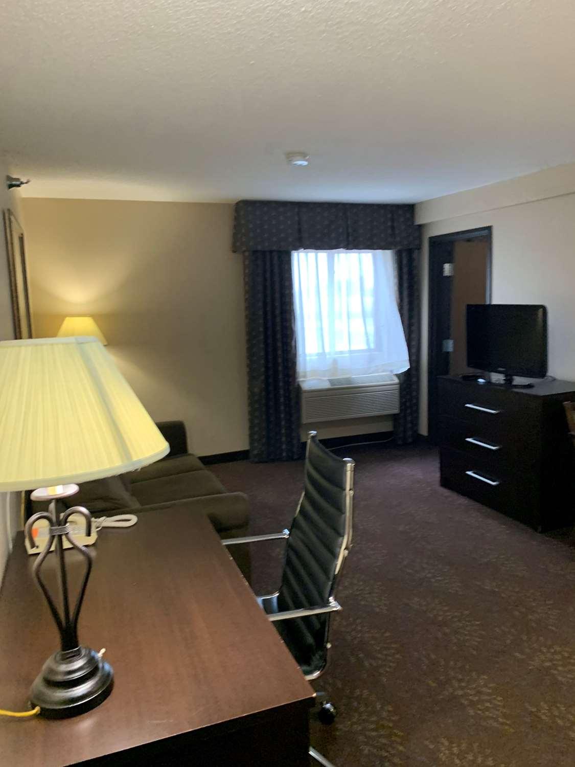 Best Western Watertown Inn & Suites Zewnętrze zdjęcie